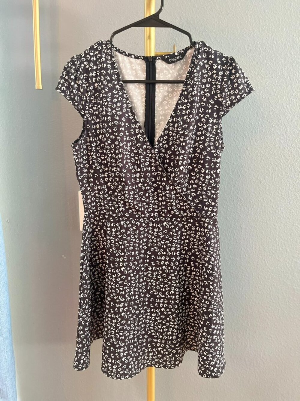 ChicMe Black White Floral Mini Dress Small S Cap Sleeve Faux Wrap A Line Skater